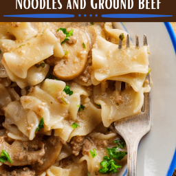 Slow Cooker Creamy Noodles and Ground Beef