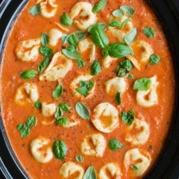Slow Cooker Creamy Tomato Basil Tortellini Soup