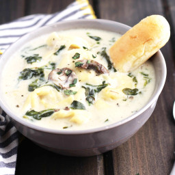 Slow Cooker Creamy Tortellini Spinach and Mushroom Soup