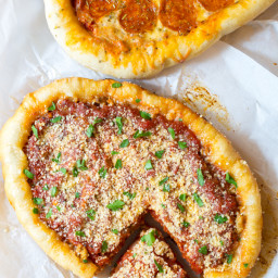 Slow Cooker Deep Dish Pizza (Chicago Style)