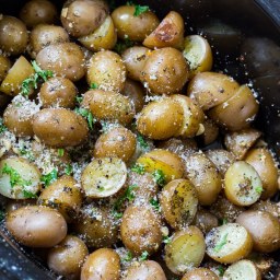 slow-cooker-garlic-parmesan-potatoes-2255563.jpg