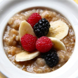 Slow Cooker Irish Oatmeal with Bananas and Berries