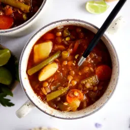 slow-cooker-lentil-soup-3076080.webp
