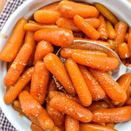 Slow Cooker Maple & Brown Sugar Glazed Carrots
