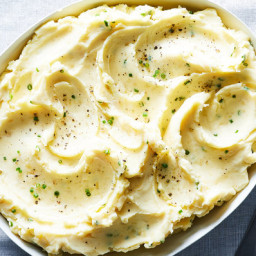 Slow Cooker Mashed Potatoes With Sour Cream and Chives
