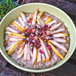 slow-cooker-pear-rose-cardamom-cake.jpg