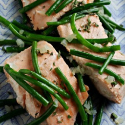 Slow-Cooker Salmon With Shallot and Green Beans