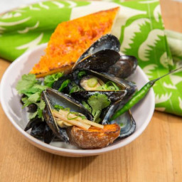 Slow-Cooker Thai Coconut Mussels