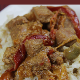 slow-cooker-thai-peanut-pork-with-red-peppers-2112159.png