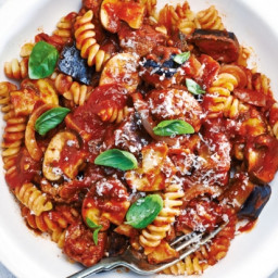 Slow Cooker Tomato and Sausage Pasta