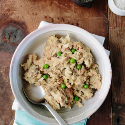 slow-cooker-tuna-noodle-casserole-2215399.jpg