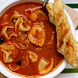 Slow Cooker Tuscan Tortellini Soup