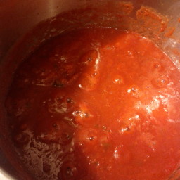 Slow-Simmered Tomato Sauce for Deep-Dish Pizza