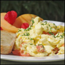 smoked-salmon-scrambled-eggs-1826658.jpg