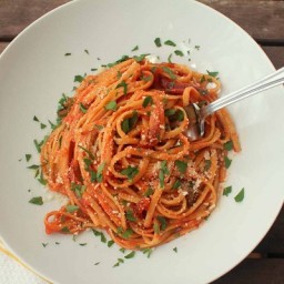 Smooth and Spicy Tomato Linguine