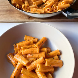 Snabb pasta med färsk oregano