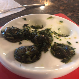 Snails in garlic and shallot sauce