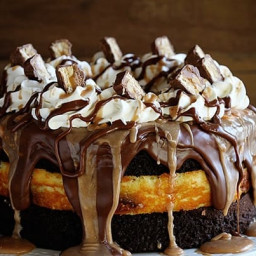snickers cheesecake cake