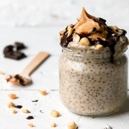 SNICKERS CHIA OVERNIGHT OATS