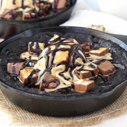 Snickers Chocolate Chip Skillet Cookie