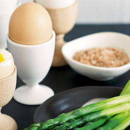 Soft-boiled eggs with Sichuan salt and asparagus soldiers