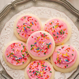 Soft Lofthouse Style Frosted Sugar Cookies {Copycat Recipe}