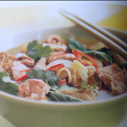 Soupe vietnamienne epicée au boeuf,porc et nouilles