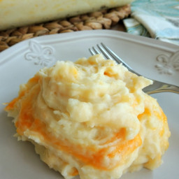 sour-cream-cheddar-baked-mashed-potatoes-1344900.jpg