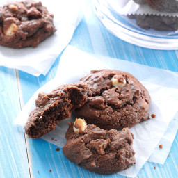 sour-cream-chocolate-cookies-recipe-1912668.jpg