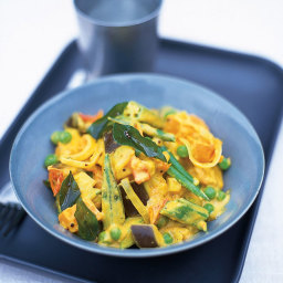Southern Indian vegetable curry with curry leaves