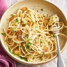 spaghetti-aglio-e-olio-2228107.jpg
