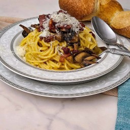Spaghetti Carbonara with Bacon and Cremini Mushrooms