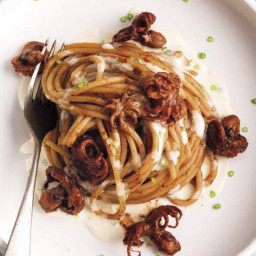 Spaghetti With Baby Octopus and Garlic Cream