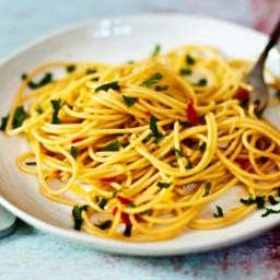 Spaghetti with chilli and garlic