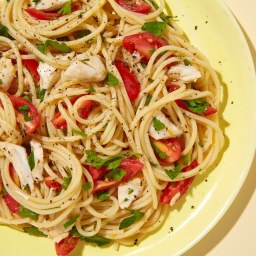 Spaghetti with Crab and Tomatoes