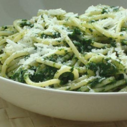Spaghetti with creamy spinach