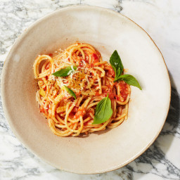 Spaghetti with Fresh Tomato-Basil Sauce