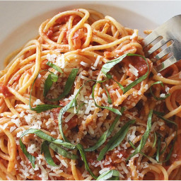Spaghetti With Greek-Yoghurt Tomato Sauce