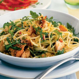 Spaghetti with hot-smoked salmon, rocket and capers