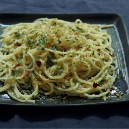 Spaghetti With Lemon, Garlic and Breadcrumbs