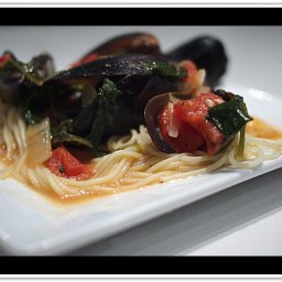 spaghetti-with-mussels-and-spinach-3.jpg
