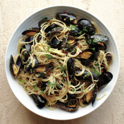 Spaghetti with Mussels, Lemon, and Shallots