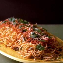 Spaghetti with Olives and Tomato Sauce