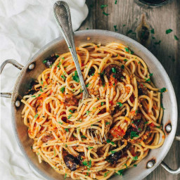 Spaghetti With Olives + Fresh Tomato Sauce