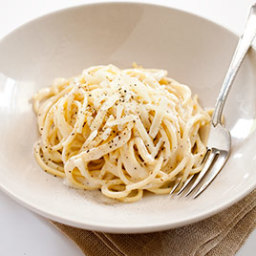 Spaghetti with Pecorino Romano and Black Pepper (Cacio e Pepe)