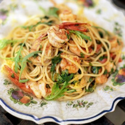 Spaghetti with prawns and rocket (Spaghetti con gamberetti e rucola)