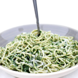 spaghetti-with-spinach-sauce-1340244.jpg
