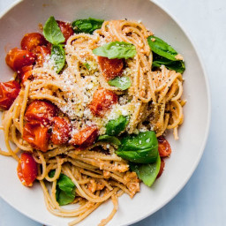 Spaghetti with Tomato and Walnut Pesto