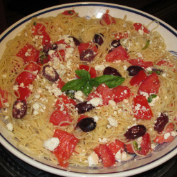 Spaghetti With Tomatoes, Black Olives, Garlic, and Feta Cheese