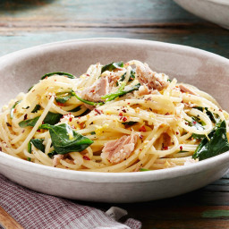 Spaghetti with tuna and spinach